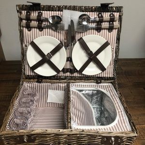 Wicker picnic basket set